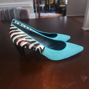 NWOT LOGO by Lori Goldstein Size 9 Linda Pumps Blue Animal Hair Print High Heels